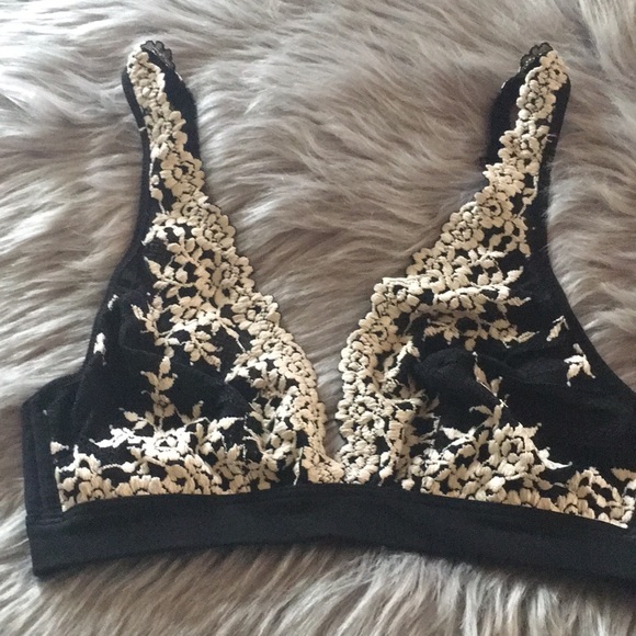 Wacoal Other - 🔥🔥👸🏻! Wacoal lace bra size 34B